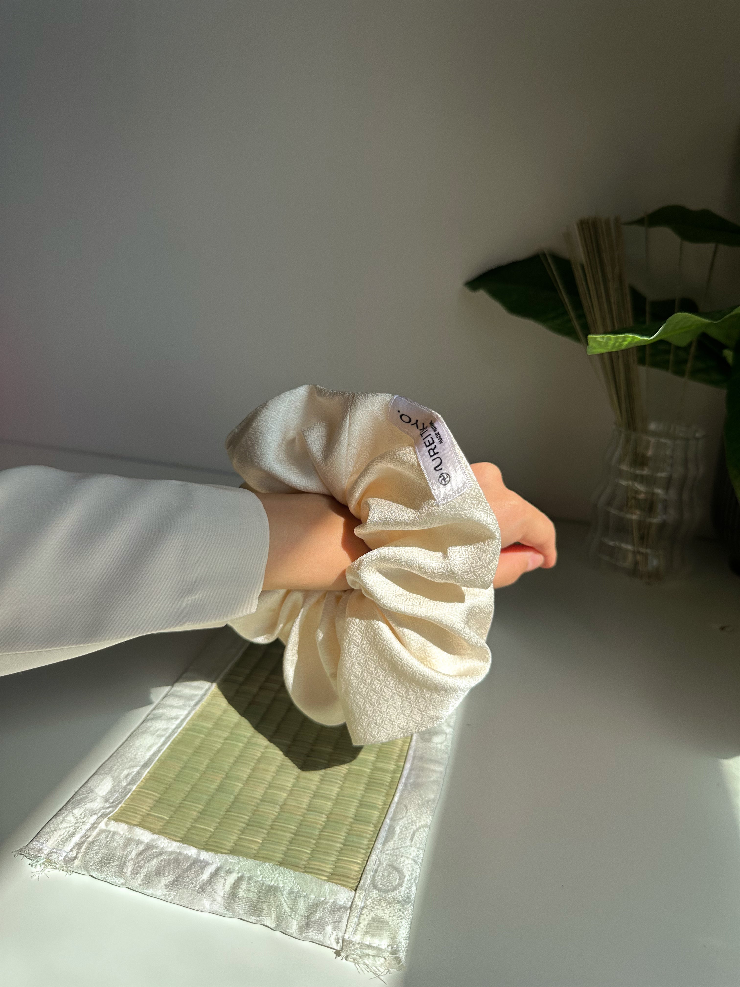 オートミルク｜Oat Milk Kimono Scrunchie
