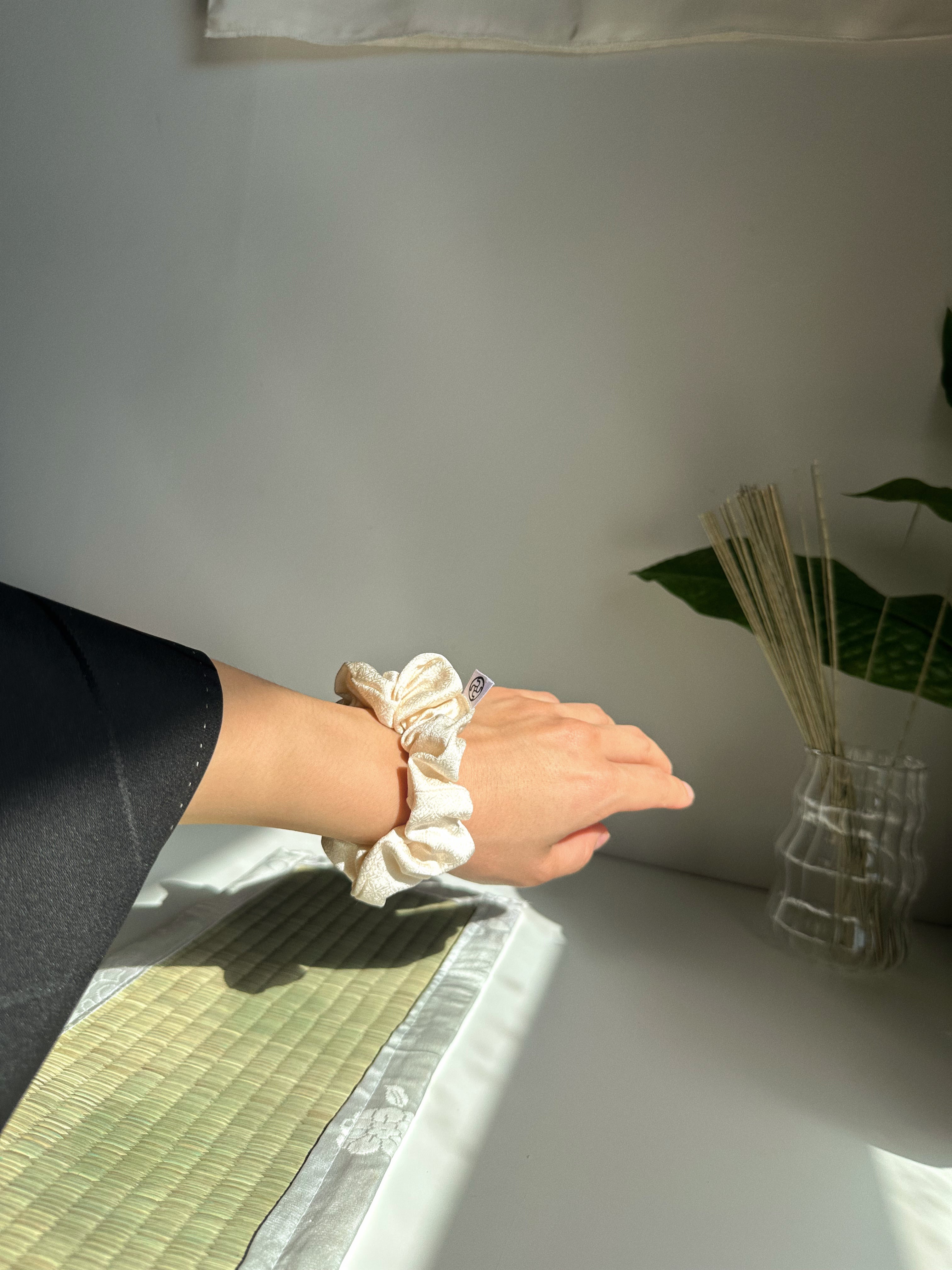 オートミルク｜Oat Milk Kimono Scrunchie